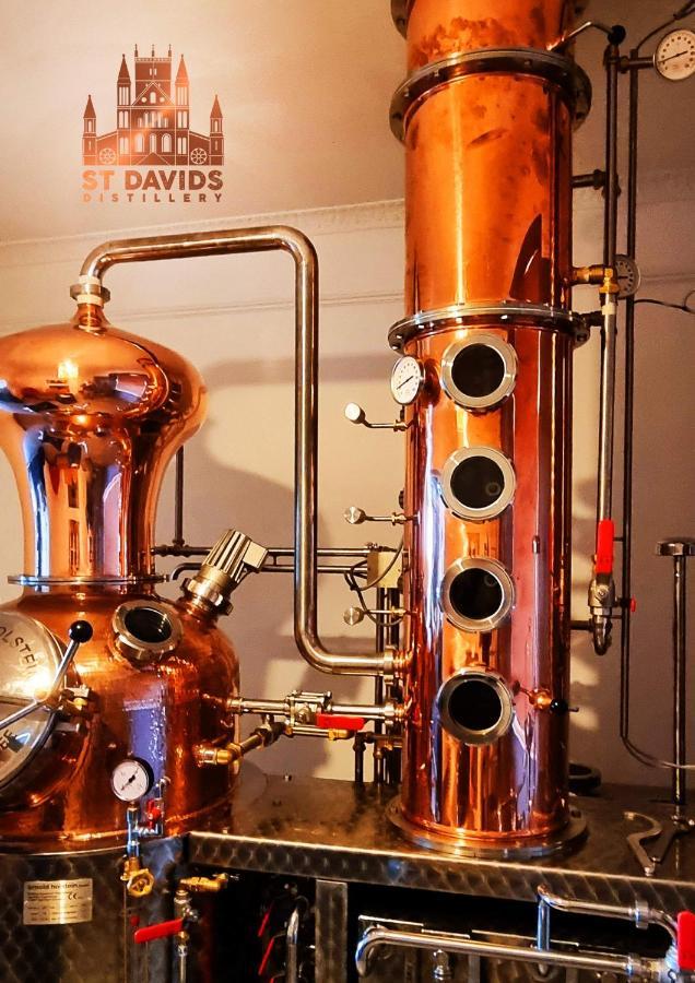 St Davids Gin & Kitchen - The Cathedral Villas St. Davids (Pembrokeshire) Exterior foto