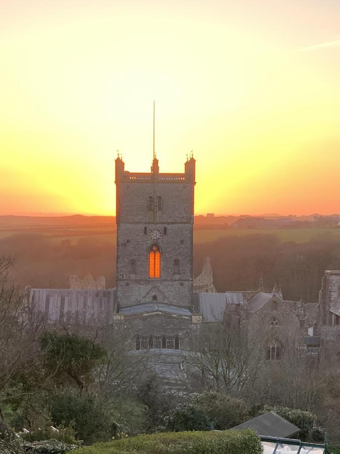 St Davids Gin & Kitchen - The Cathedral Villas St. Davids (Pembrokeshire) Exterior foto