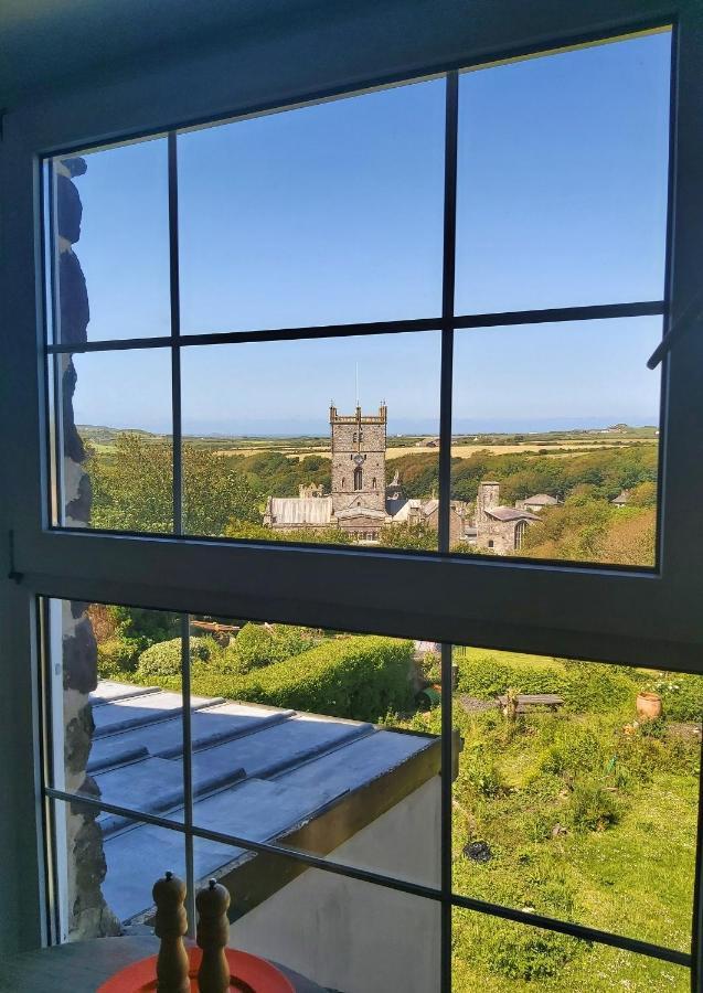 St Davids Gin & Kitchen - The Cathedral Villas St. Davids (Pembrokeshire) Exterior foto