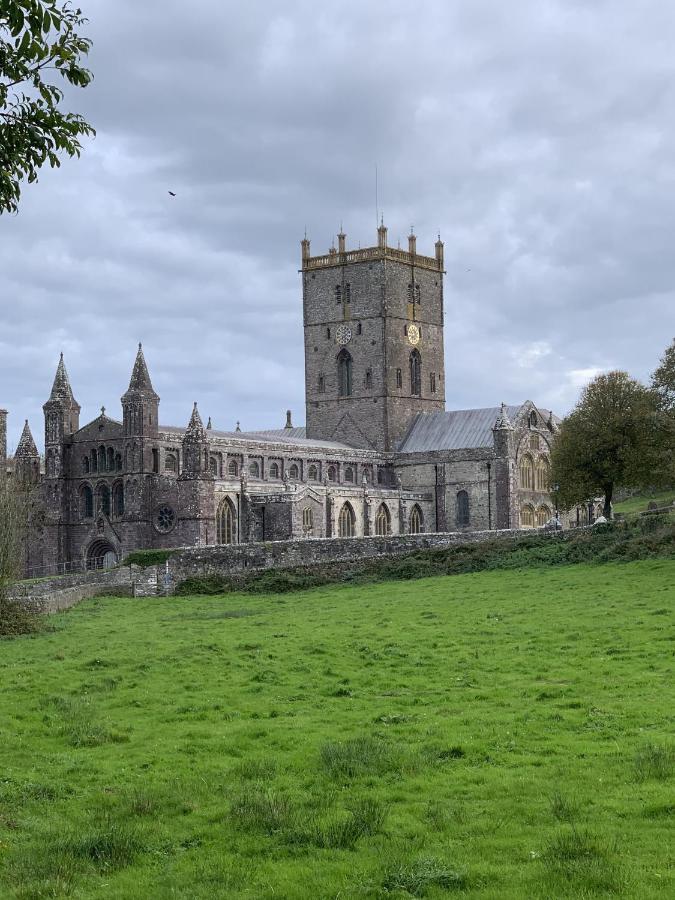 St Davids Gin & Kitchen - The Cathedral Villas St. Davids (Pembrokeshire) Exterior foto